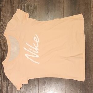 ❤ NWOT! NIKE SCOOP NECK SLIM FIT TEE / T- SHIRT, SMALL